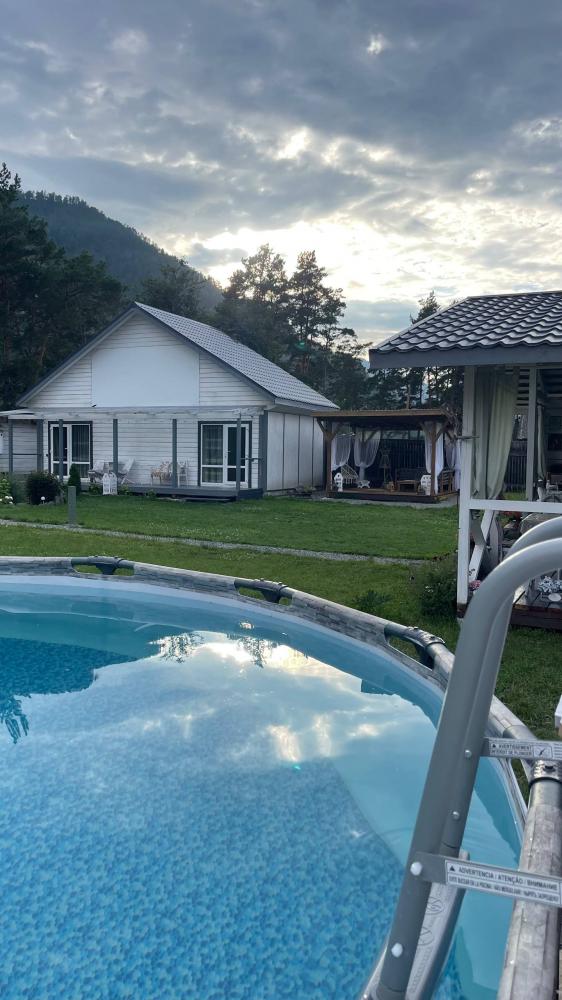 "Домик у Семеновны" с бассейном отдых на Алтае