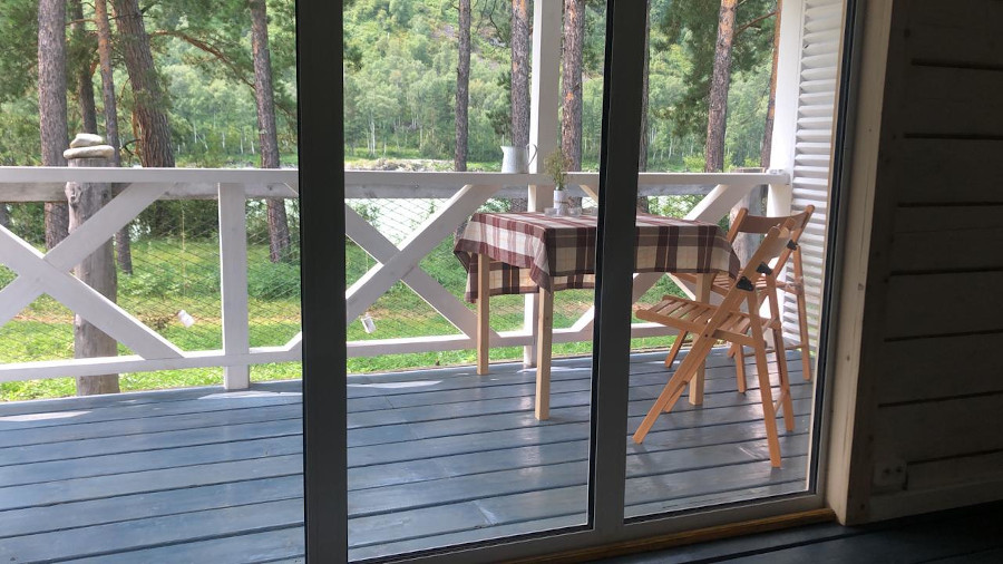 4-хместный домик у реки Катунь на Алтае