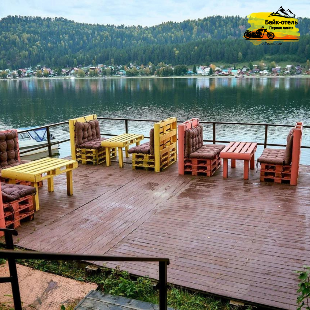 Зона отдыха с видом на озеро Телецкое