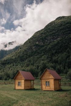 Летние домики на юге Телецкого озера