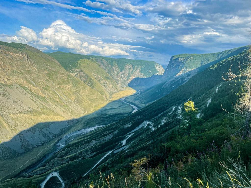 Спуск с Кату-Ярыка в долину Чулышмана 
