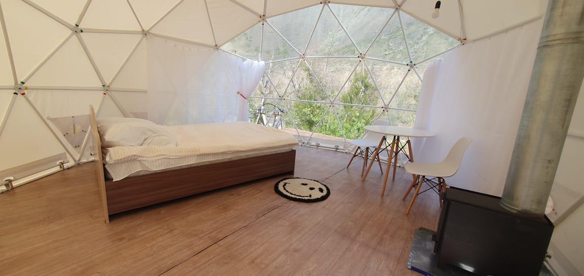 База отдыха "Козий рог" у реки Чулышман в Горном Алтае