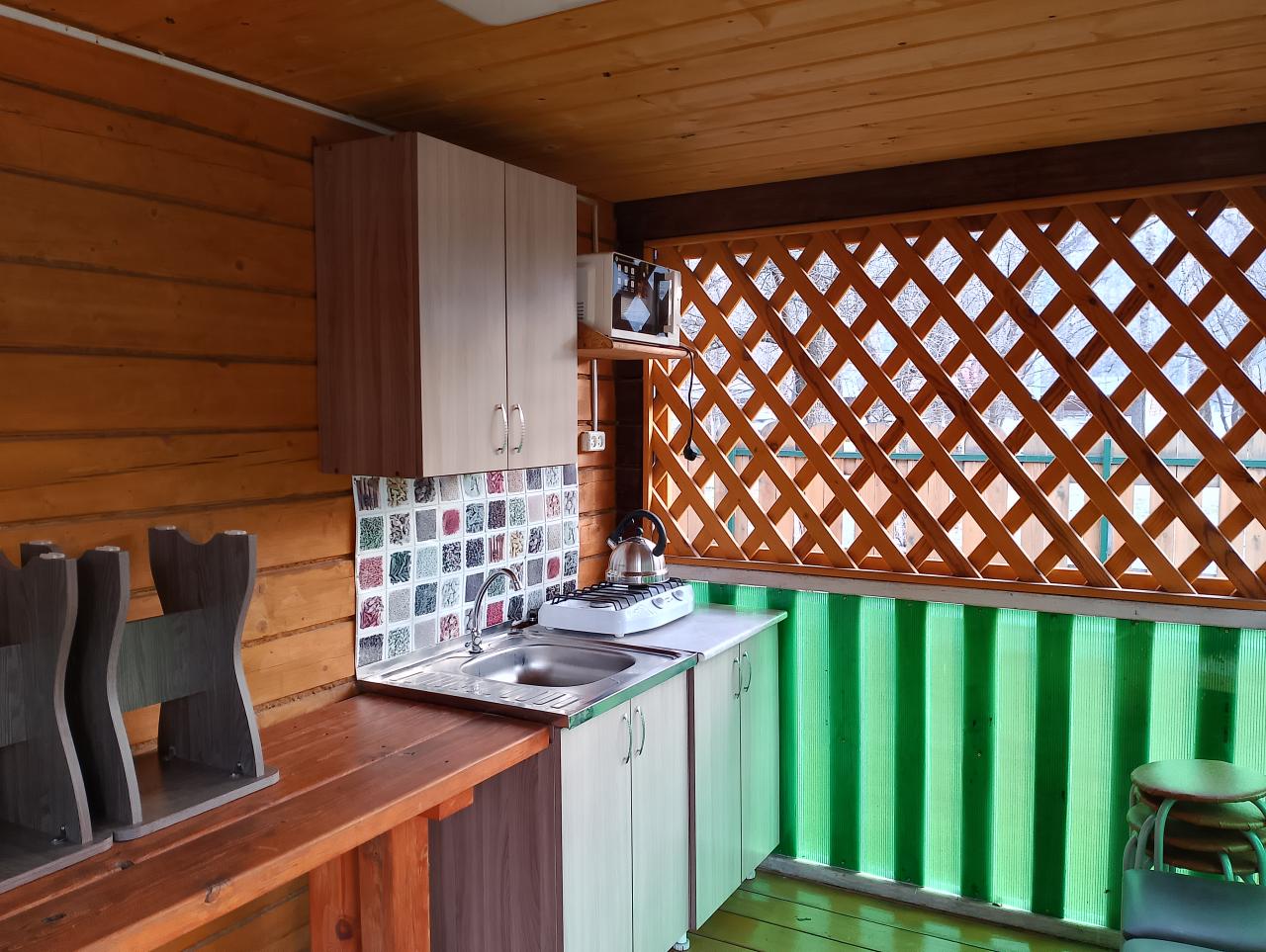 Кухня в первом домике.