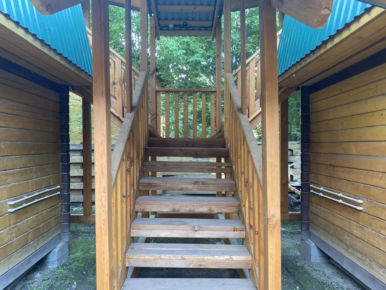 Лестница на вторые этажи.