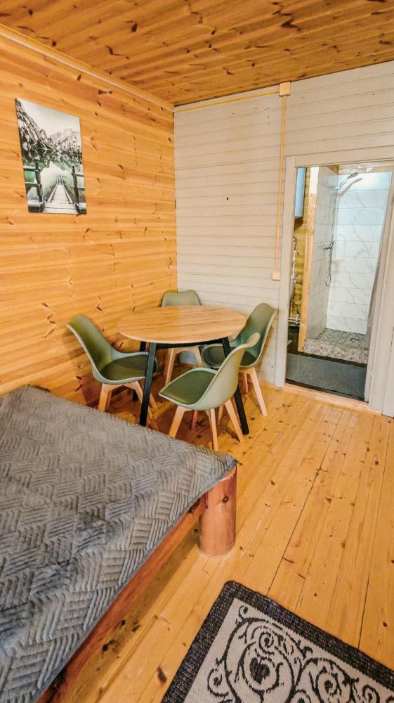 Дом 20 м2 с двумя двуспальными кроватями