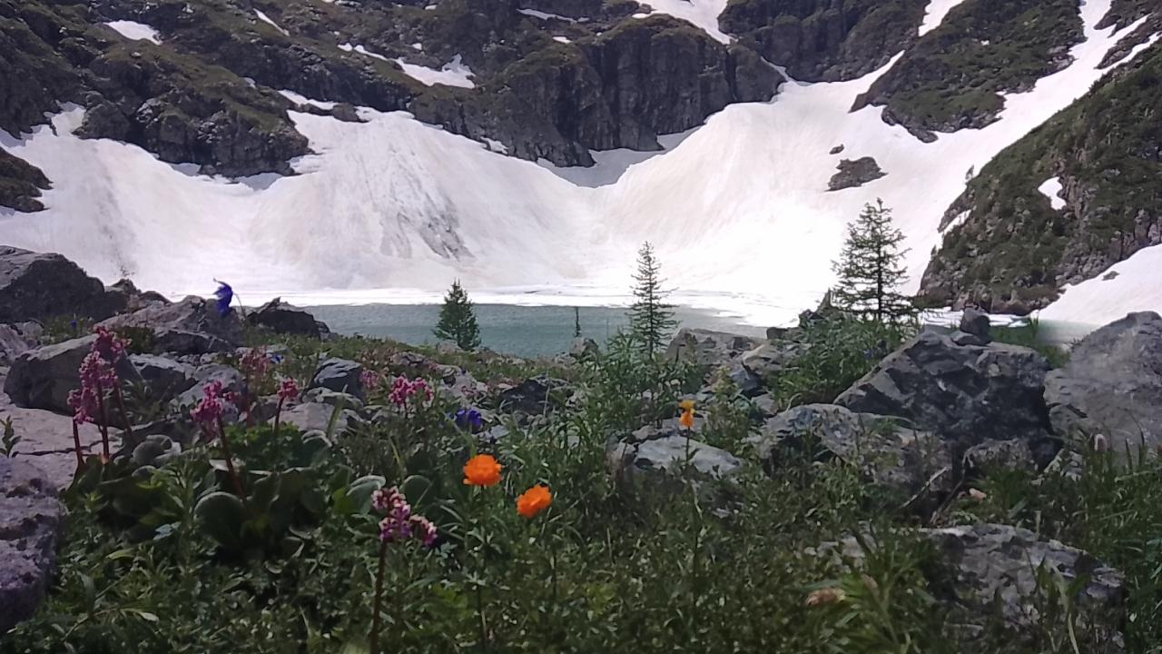 Среднее озеро Красной горы