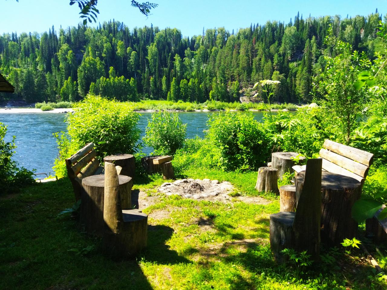 Мангальная зона большого дома