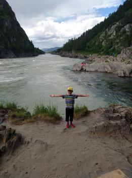 Отдых на Алтае с детьми летом 2022 река Катунь