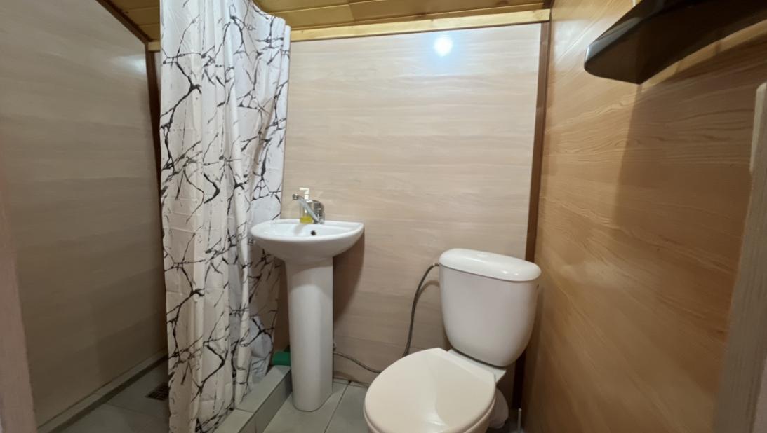 Улучшенный дом с удобствами и панорамными окнами