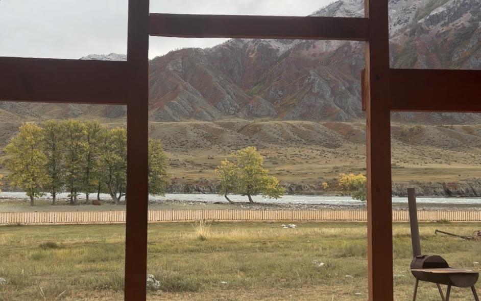 Турбаза "Инегень" у реки Катунь на Алтае