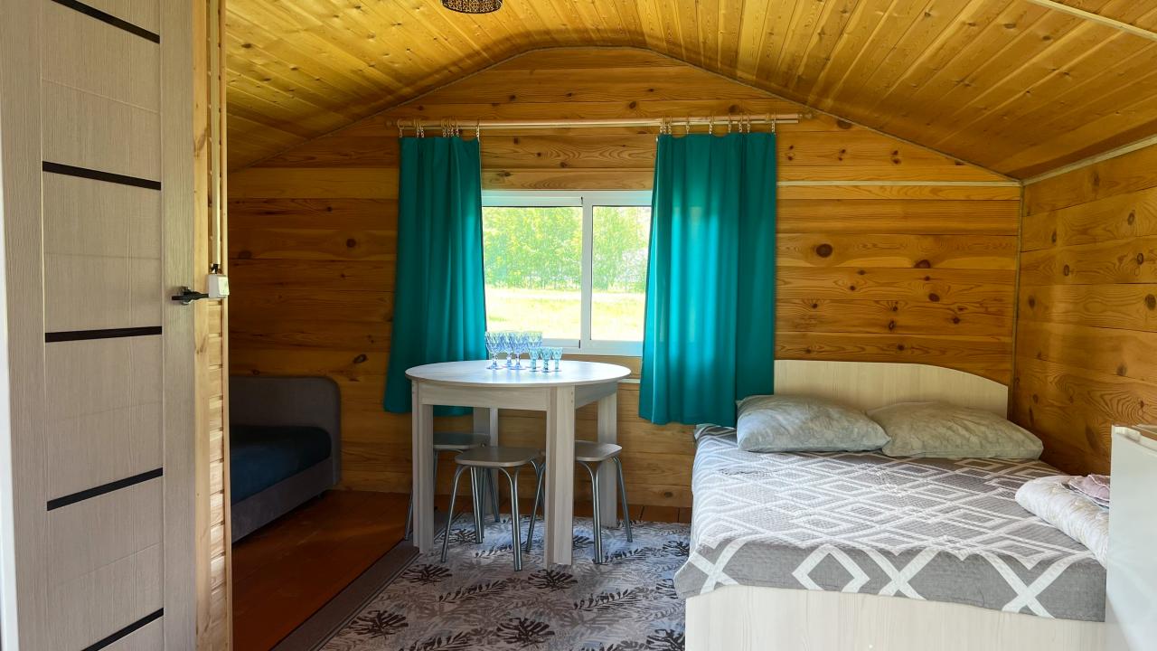 Дом 4-местный благоустроенный с панорамным окном