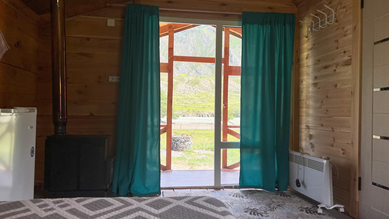 Дом 4-местный благоустроенный с панорамным окном