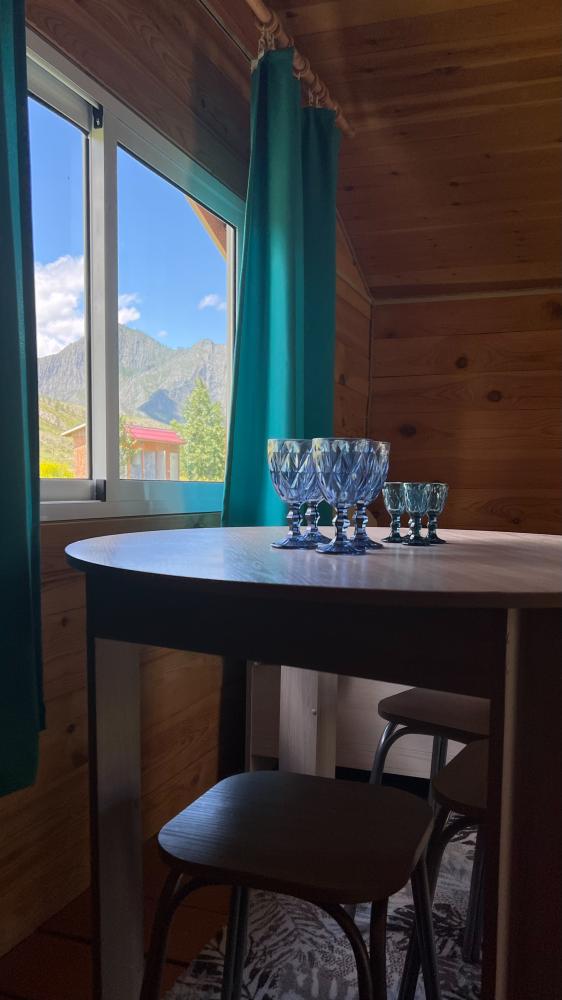 Дом 4-местный благоустроенный с панорамным окном