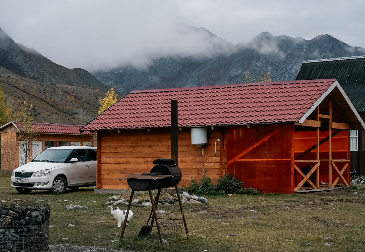 Улучшенный домик с условиями и панорамными окнами (туалет, душ, холодильник, стол, чайник, печка, обогреватель)