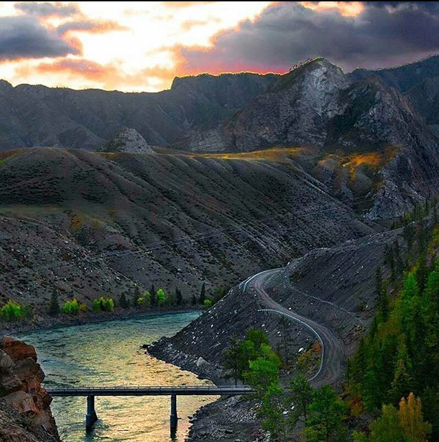 Река Катунь рядом с селом Инегень 