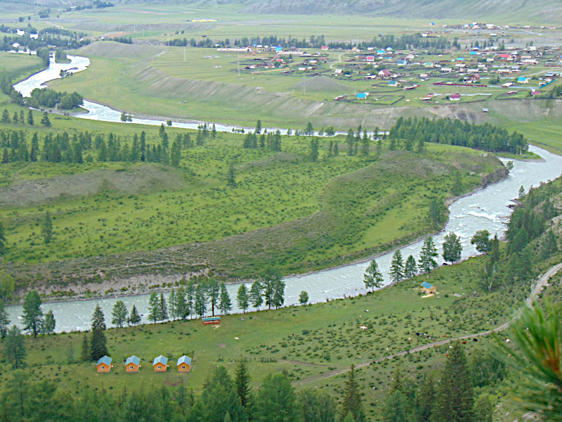 Отдых у реки Горный Алтай