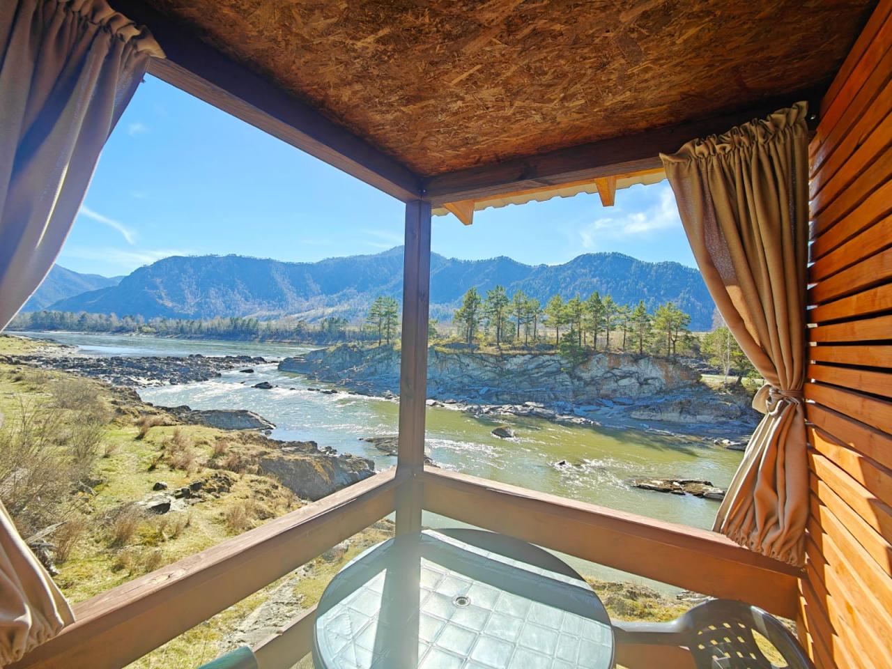 Домик на двоих вид с террасы