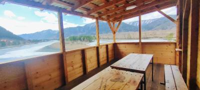 Беседка на высоте 2.5 метра с шикарными видами на Катунь!