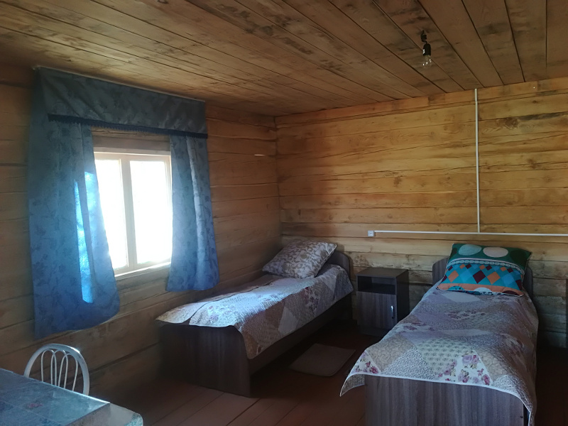 3-хместный домик с печкой у реки Аргут