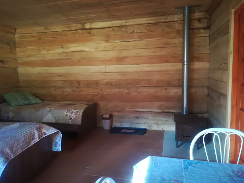 3-хместный домик с печкой у реки Аргут