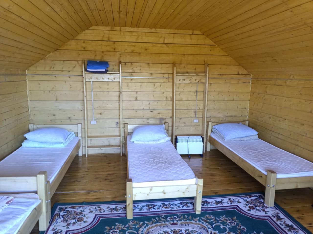 Дом двухэтажный благоустроенный на 6 чел. (душ, туалет, кухня)