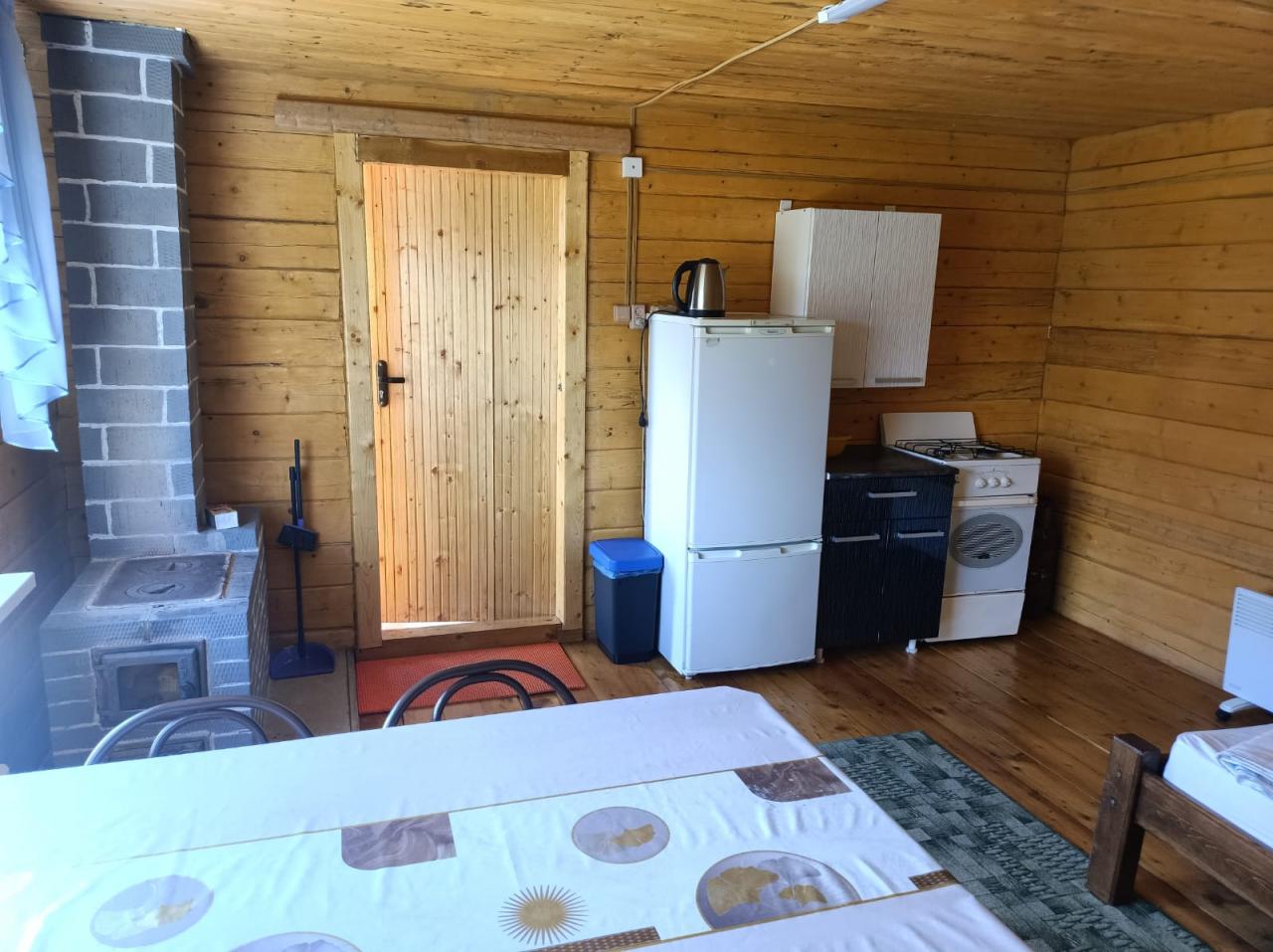 Дом двухэтажный благоустроенный на 6 чел. (душ, туалет, кухня)