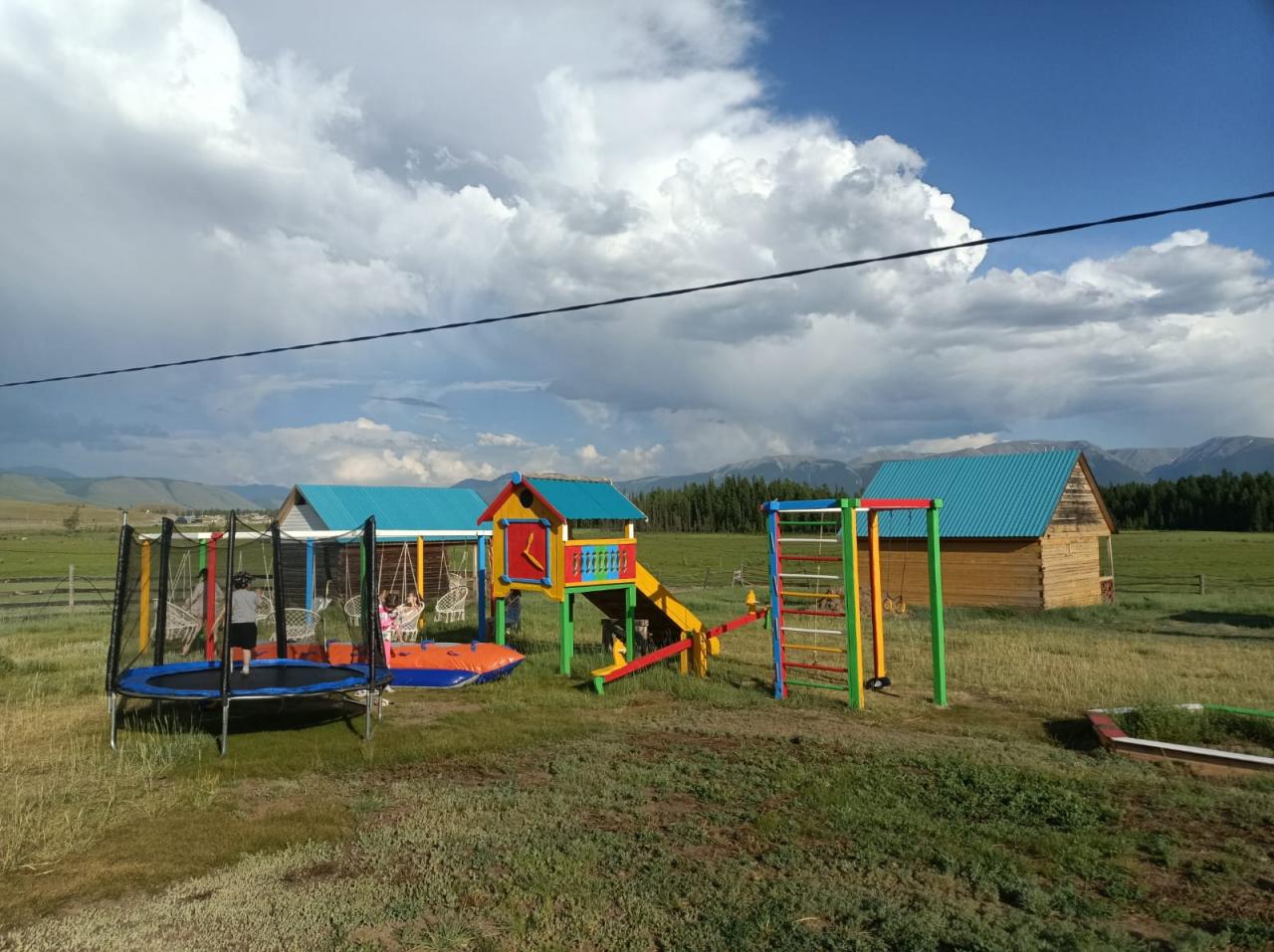 Детский городок и батут на базе отдыха "Кочкор" в Курае