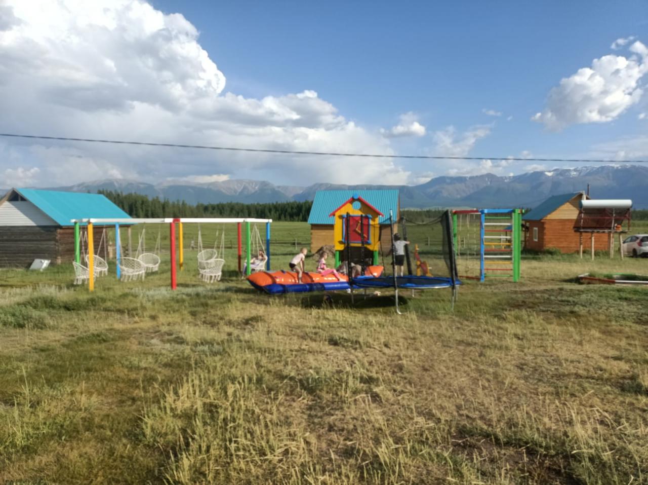 Детский городок и батут на базе отдыха "Кочкор" в Курае