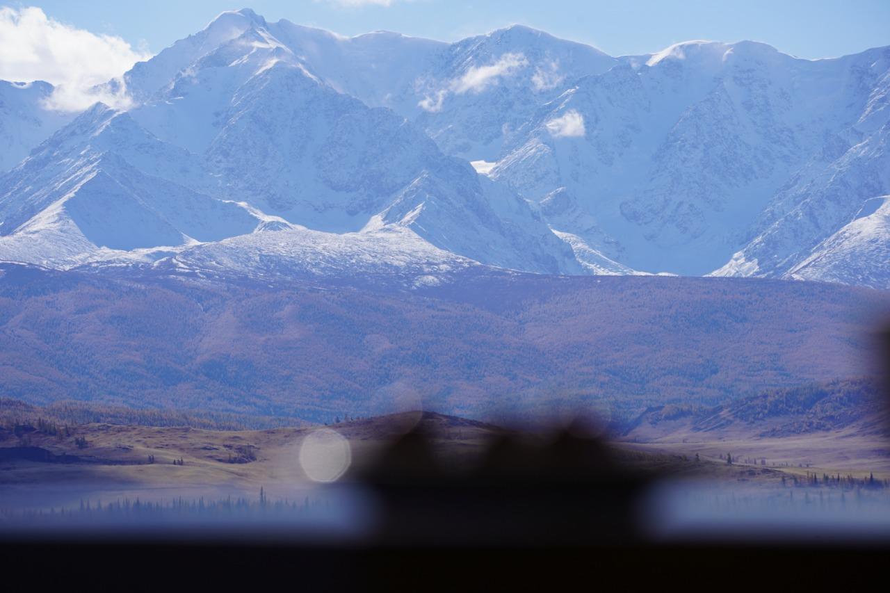 Вид на гору Актру с базы отдыха "Тандак"