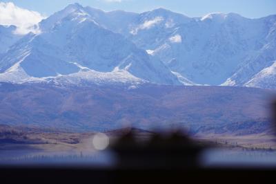 Вид на гору Актру с базы отдыха 