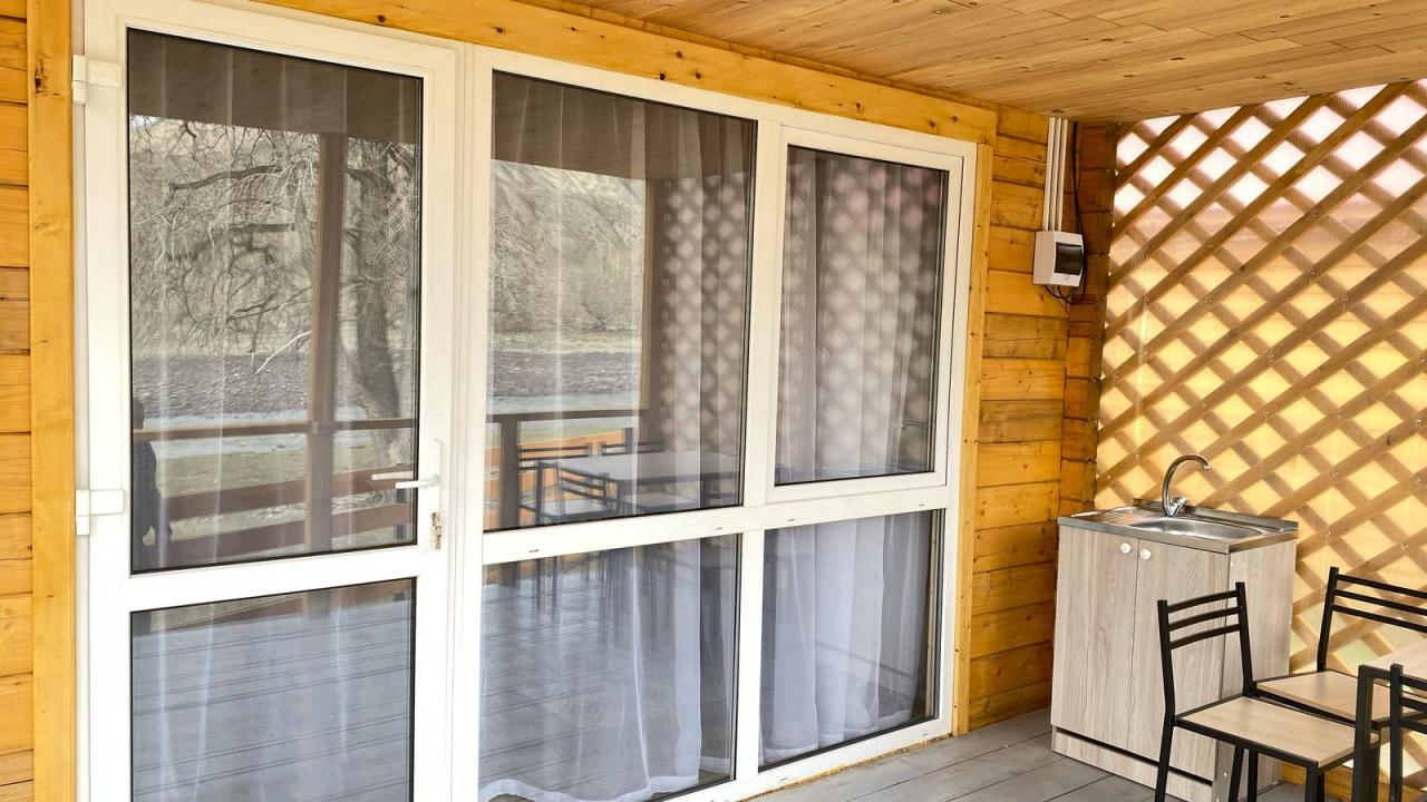 Дом №5 у реки с панорамными окнами