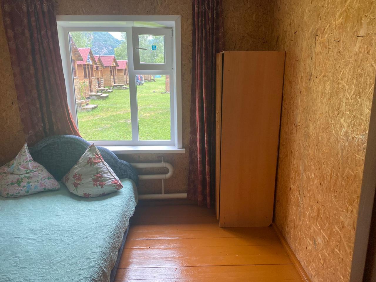 Летний домик Чулышман Каменные грибы