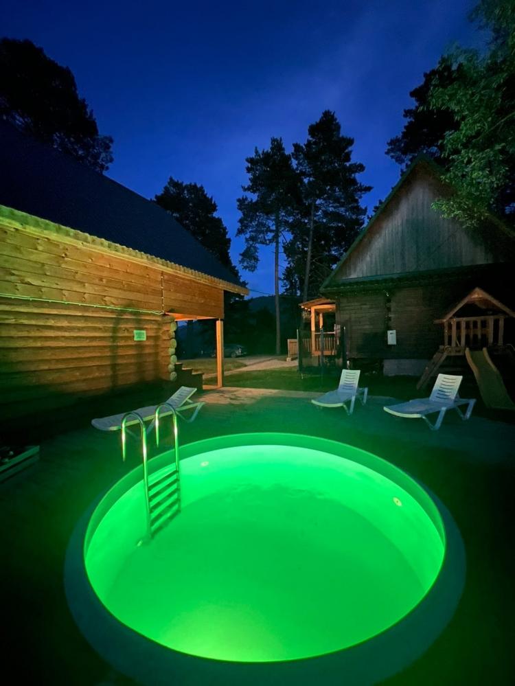 Зона у бассейна