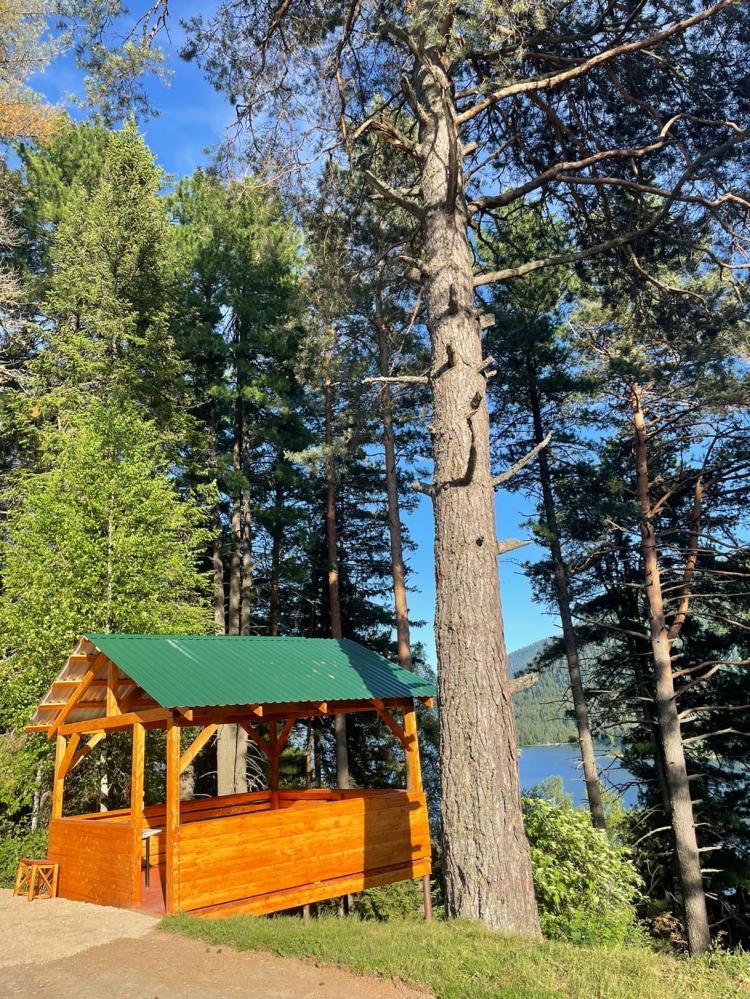 Беседка для отдыхающих в коттедже 