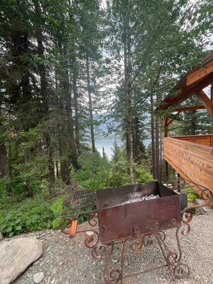 Мангальная зона для отдыхающих в коттедже "Сосновка"