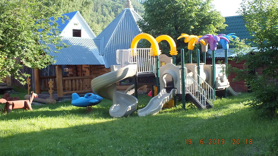 Детская площадка и спортзал