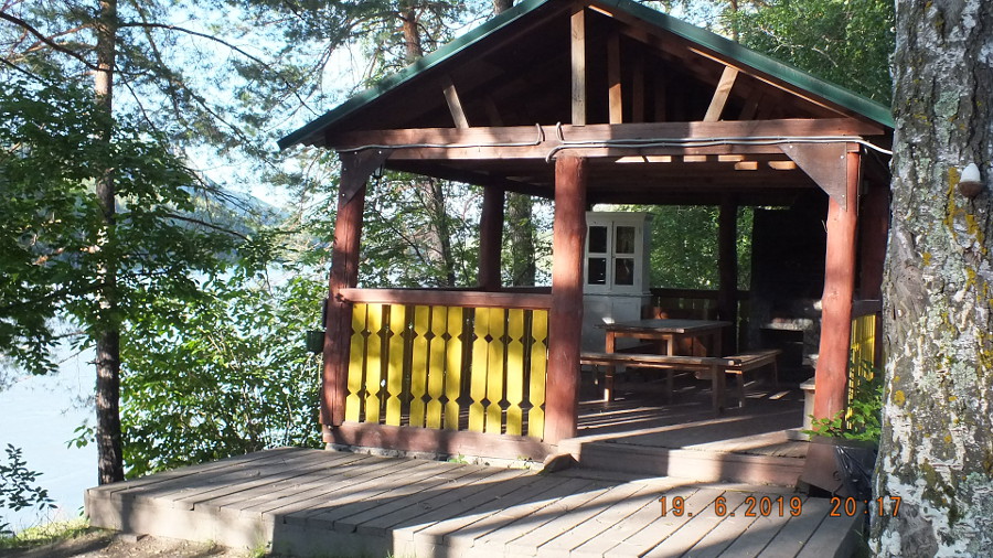 Беседка у реки