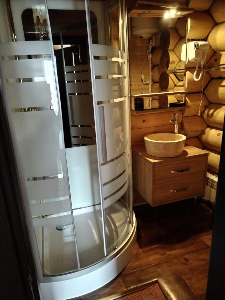 Номер 3  с двухспальной и односпальной кроватью