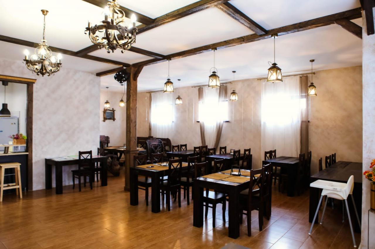 Столовая в коттедже усадьбы "Серебренниковых"