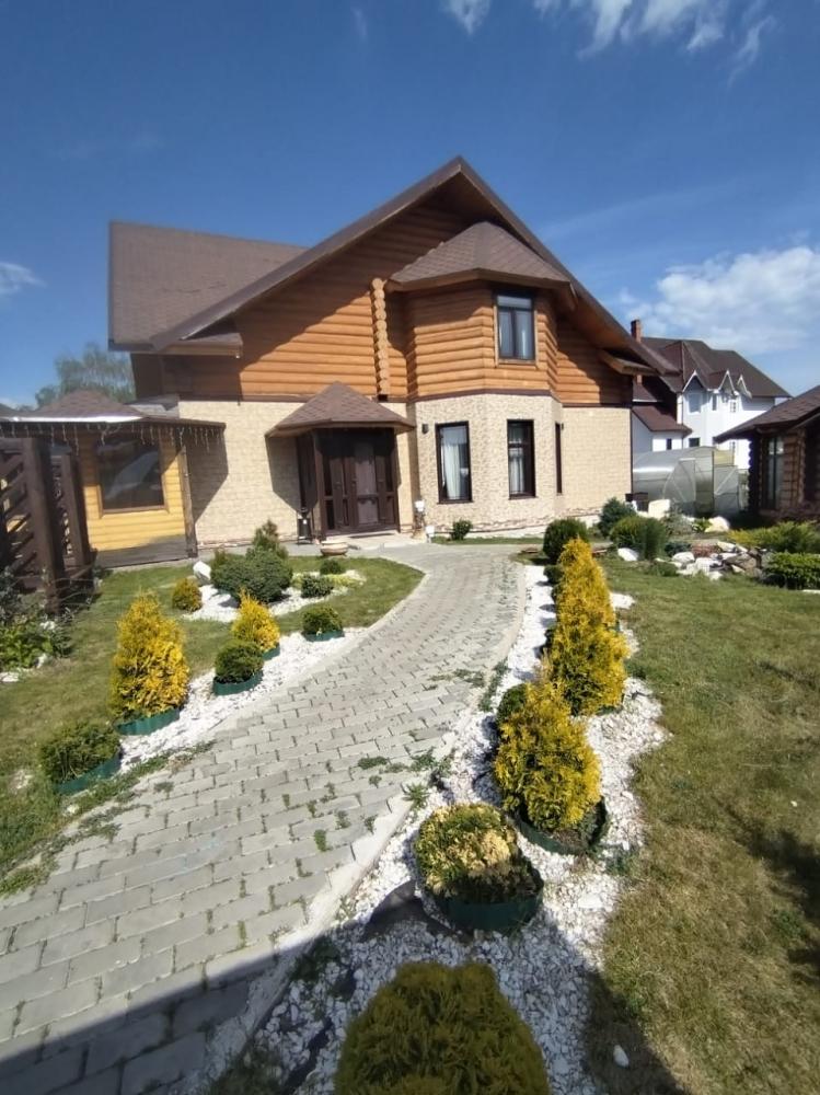 Особняк на 8 комнат у реки Чарыш в Горном Алтае