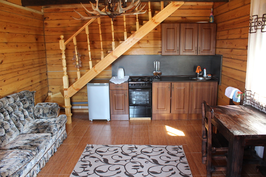 Дом №3 двухэтажный из бруса, с печью-камином, 1-5 чел.