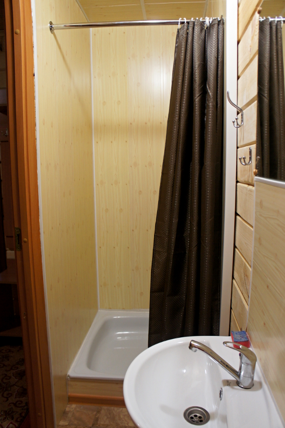 Санузел в благоустроенном домике