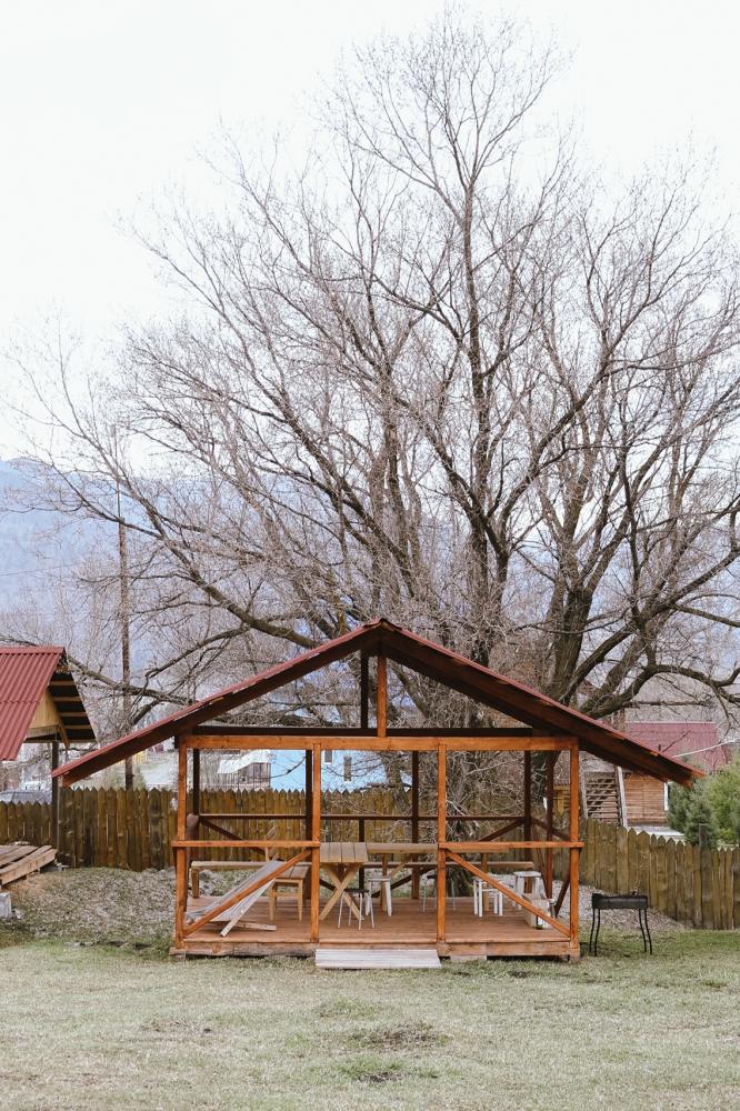 Отдых в мае на Алтае беседка