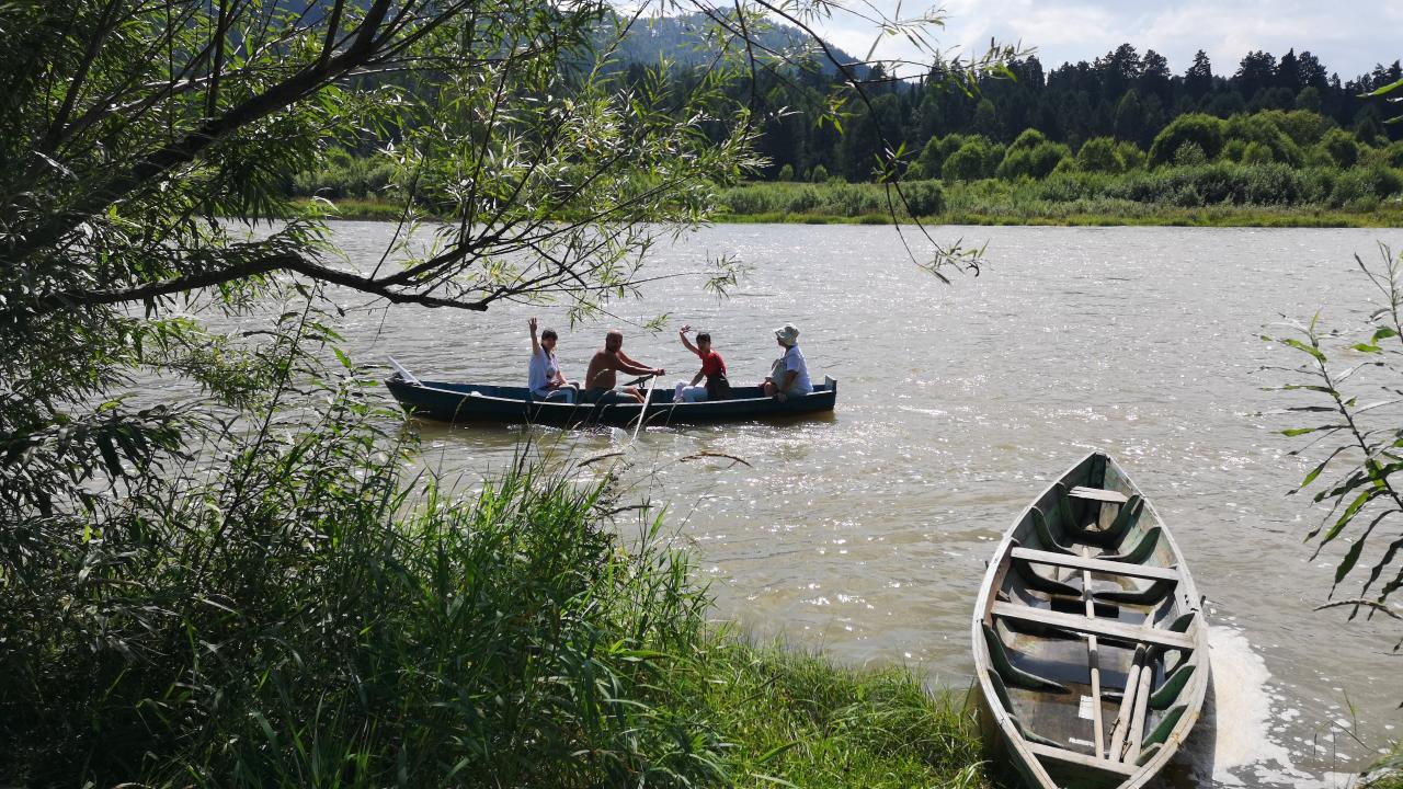 Встречаем на лодке 