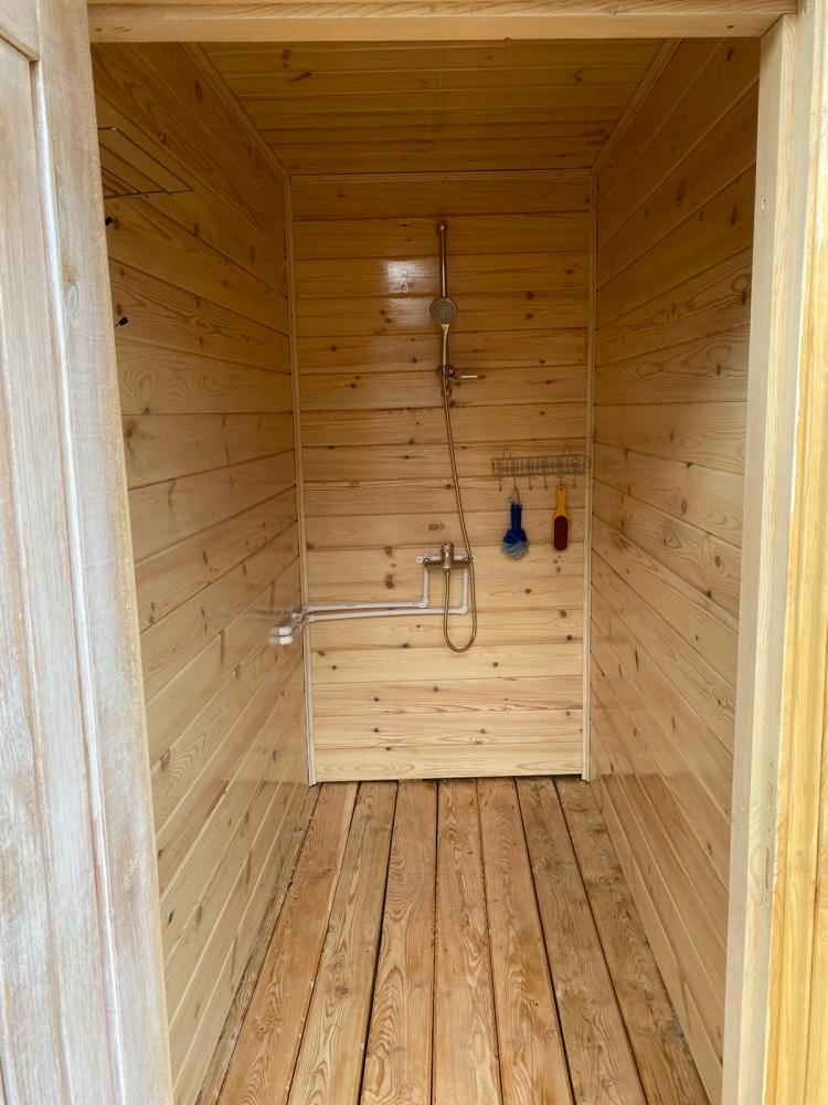 Уличный тёплый душ 