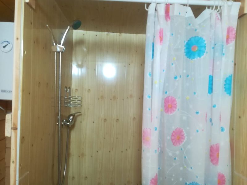 Душ в домике