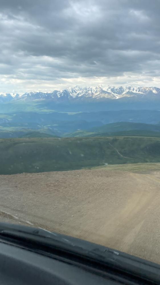 Вид возле Акташа на Северо-Чуйский хребет с вершиной Актру