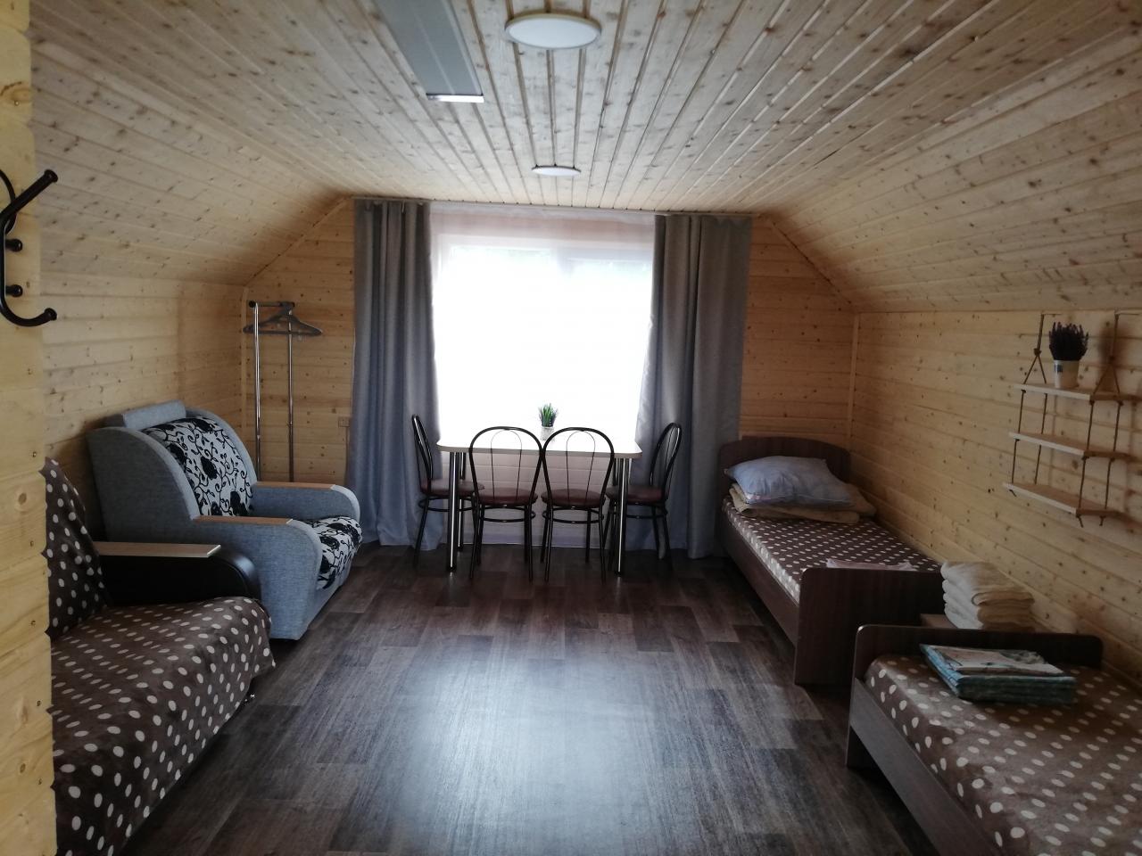 5-местный благоустроенный номер, 2 этаж деревянного дома