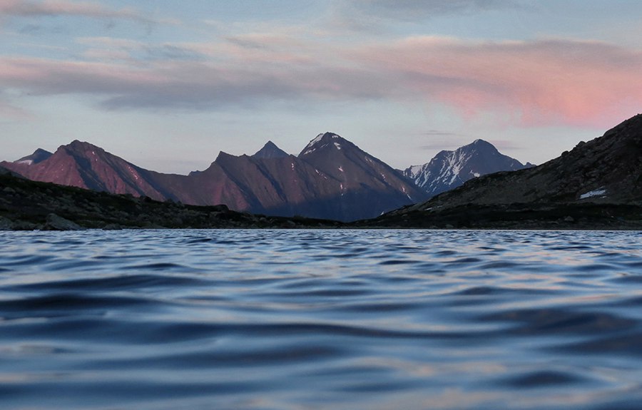 Озеро Алла-Аскыр в долине Ешту Уймонская долина