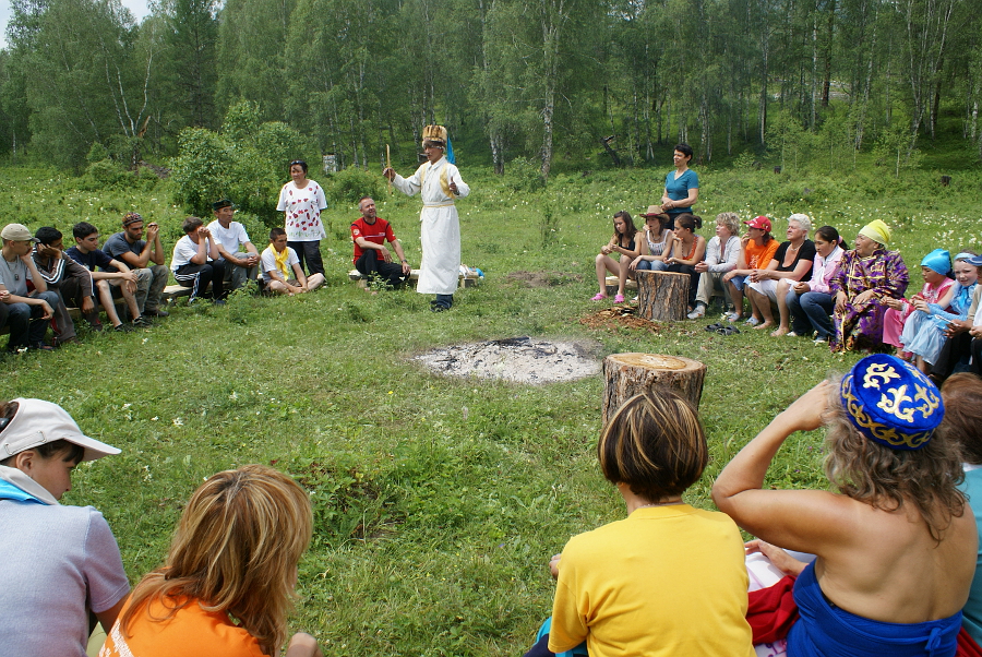 Общение у костра